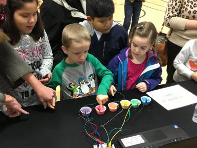 Photo of students during science night